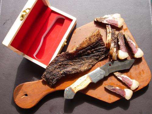 EKSKLUSIEWE GESKENK. DAMASCUS Biltong Mes vir die MAN, SEUN, PA of SKOON PA in jou lewe