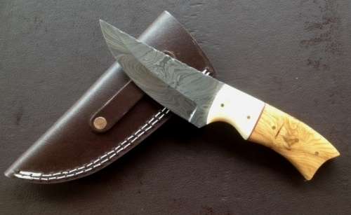 Damascus steel Biltong Knife. Brass/Bone/Wood, leather sheath. Was R 1950.00. NOW ONLY R899.00