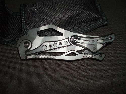 knife combat style