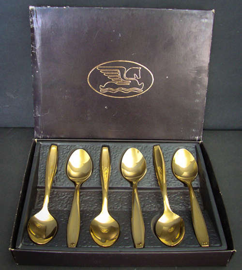 VINTAGE BOXED SET OF SIX GOLD PLATED TEA SPOONS LENGTH 13CM