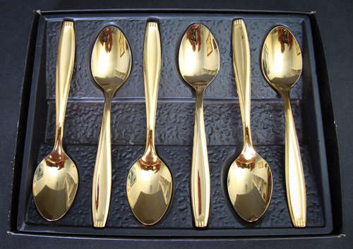 VINTAGE BOXED SET OF SIX GOLD PLATED TEA SPOONS LENGTH 13CM