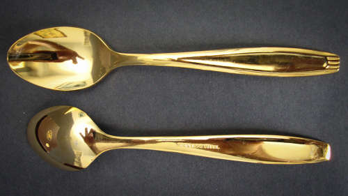VINTAGE BOXED SET OF SIX GOLD PLATED TEA SPOONS LENGTH 13CM