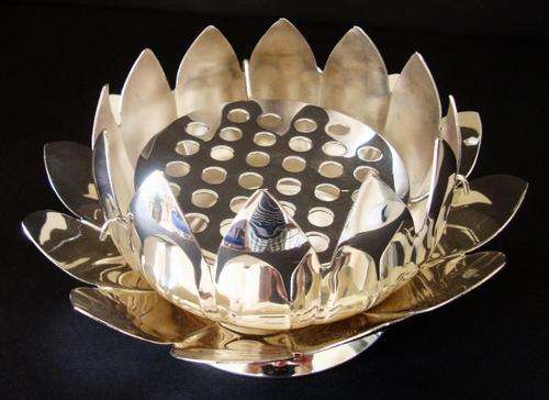 VINTAGE SILVER PLATED LOTUS VASE / CANDLE STICK HOLDER CIRCA1960 - 3 PIECE TABLE DECORATION