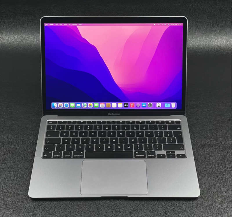 MacBook Air M1 256GB + free new protective case