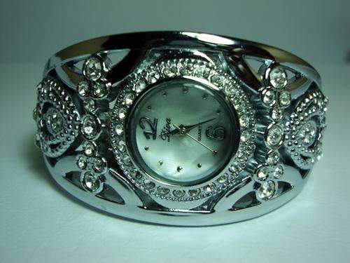 STUNNING LADIES BANGLE WATCH