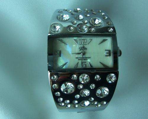 STUNNING LADIES BANGLE WATCH