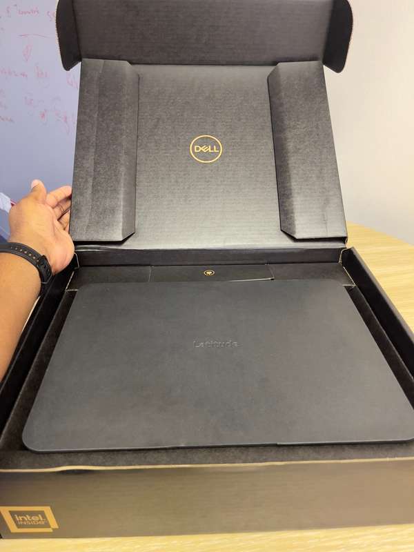 Dell Latitude 9440 14-inch Core i7-1365U 16GB RAM 512GB SSD Win 11 Pro 2-in-1 Laptop