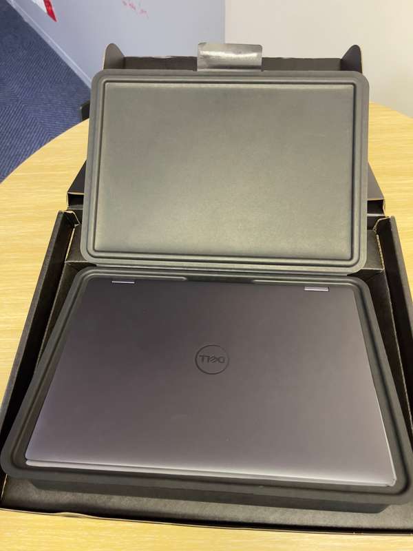 Dell Latitude 9440 14-inch Core i7-1365U 16GB RAM 512GB SSD Win 11 Pro 2-in-1 Laptop