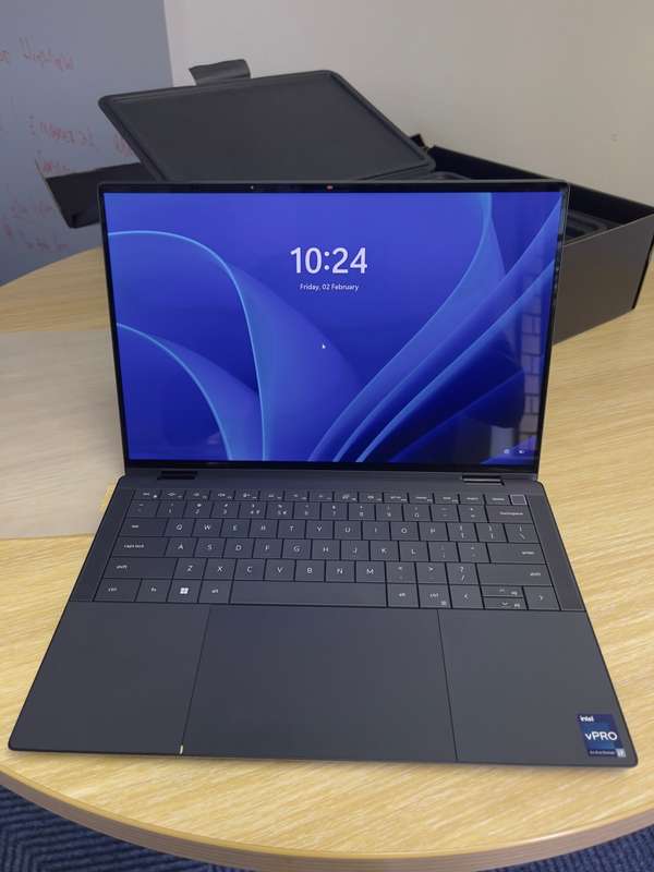 Dell Latitude 9440 14-inch Core i7-1365U 16GB RAM 512GB SSD Win 11 Pro 2-in-1 Laptop
