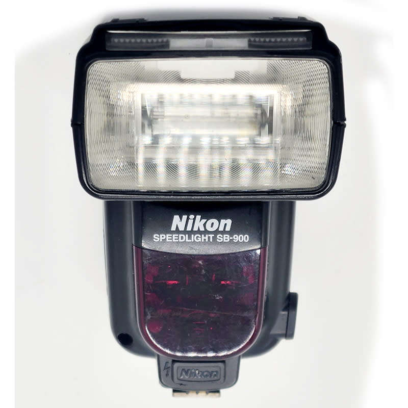 2 x Nikon SB900 Flash units - PLEASE READ!!