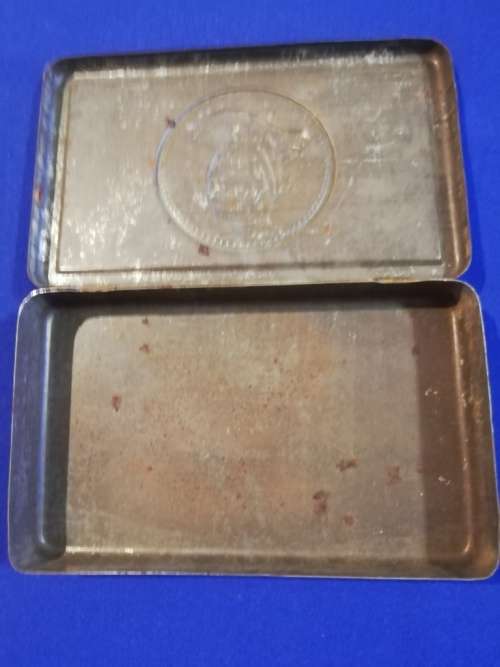 Queen victoria chocolate tin