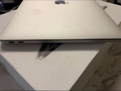MacBook pro 2017 2thunderbolt 3 ports