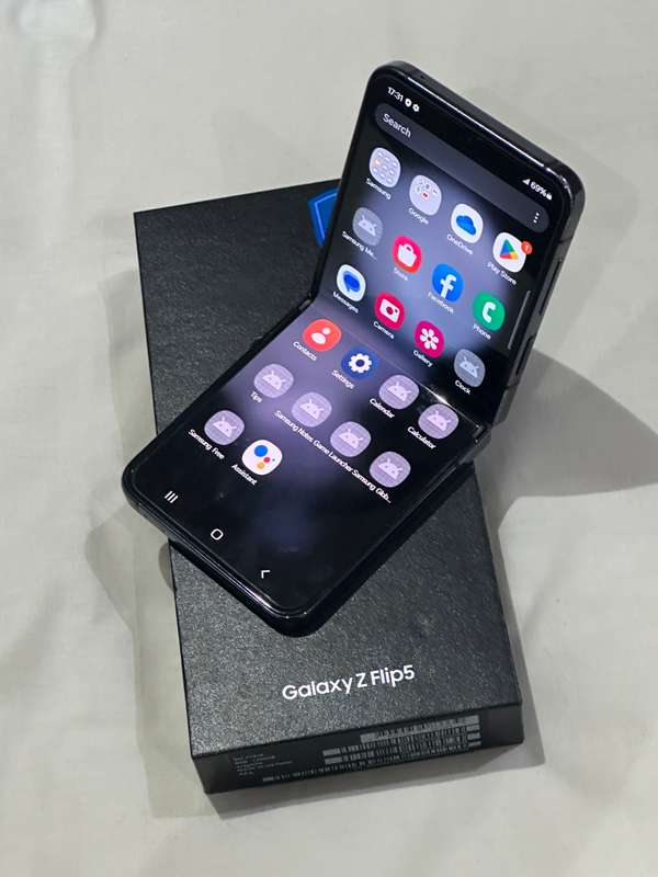 Samsung galaxy z flip 5 256 gb.
