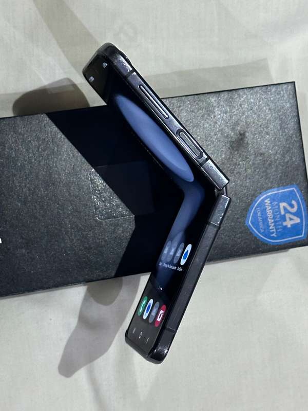 Samsung galaxy z flip 5 256 gb.