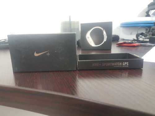 Nike+ Sportwatch GPS (White and Black)