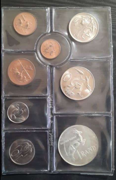 1971 - SA UNCIRCULATED COIN SET - WITH SILVER R1 - AS PER IMAGES
