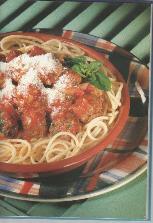FATTI`S & MONI`S, PASTA COOKBOOK - IRENE WARD (1 ST PUBLISHED 1977)