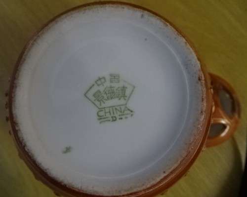 CHINESE PORCELAIN HAND PAINTED LIDDED POT