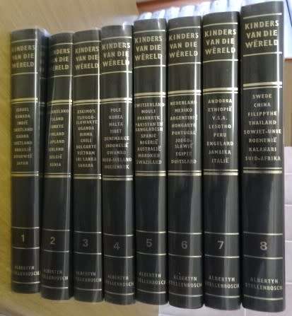 VOLLEDIGE STEL VAN 8 BOEKE:  KINDERS VAN DIE WERELD - DR C F ALBERTYN EN ANNA S DU RAAN (1978)
