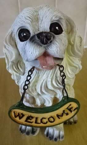 CUTE DOGGIE RESIN FIGURINE WITH WELCOME INVITATION (HEIGHT 16 CM)