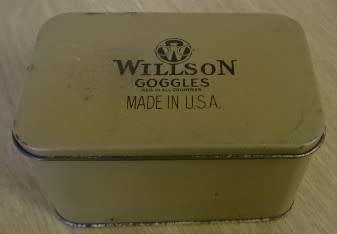 VINTAGE WILLSON AVIATOR GOGGLES TIN 1950`S (MADE IN U.S.A. - 10CM X 6 CMX6CM)