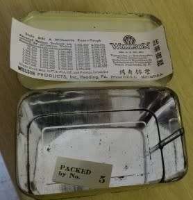VINTAGE WILLSON AVIATOR GOGGLES TIN 1950`S (MADE IN U.S.A. - 10CM X 6 CMX6CM)