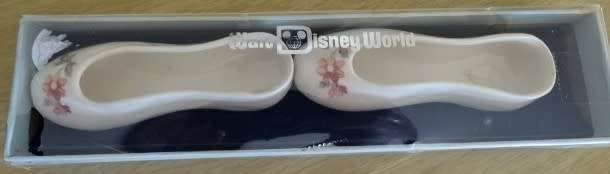 CINDERELLA'S PORCELAIN ORNAMENTAL SHOES IN ORIGINAL WALT DISNEY WORLD BOX