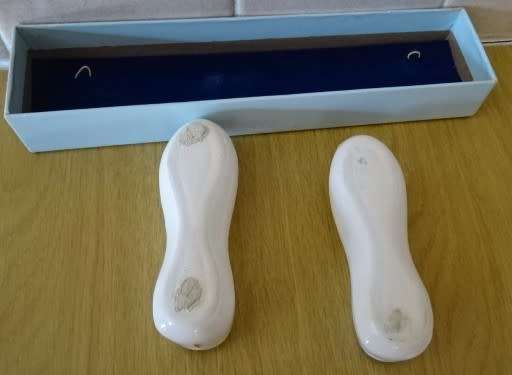 CINDERELLA'S PORCELAIN ORNAMENTAL SHOES IN ORIGINAL WALT DISNEY WORLD BOX