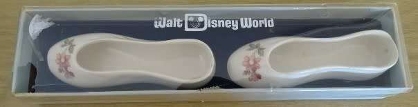 CINDERELLA'S PORCELAIN ORNAMENTAL SHOES IN ORIGINAL WALT DISNEY WORLD BOX