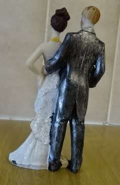 VINTAGE BRIDE AND GROOM FIGURINE (HEIGHT 11 CM)
