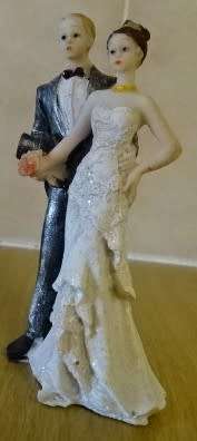 VINTAGE BRIDE AND GROOM FIGURINE (HEIGHT 11 CM)