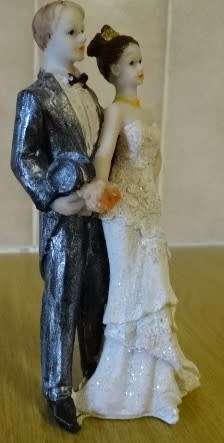 VINTAGE BRIDE AND GROOM FIGURINE (HEIGHT 11 CM)