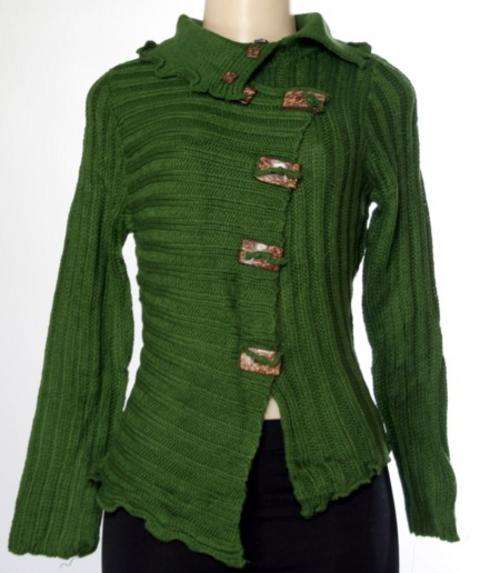 CHUNKY JERSEY WITH COCONUT SHELL BUTTONS
