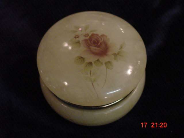 BEAUTIFUL ALABASTER BOX