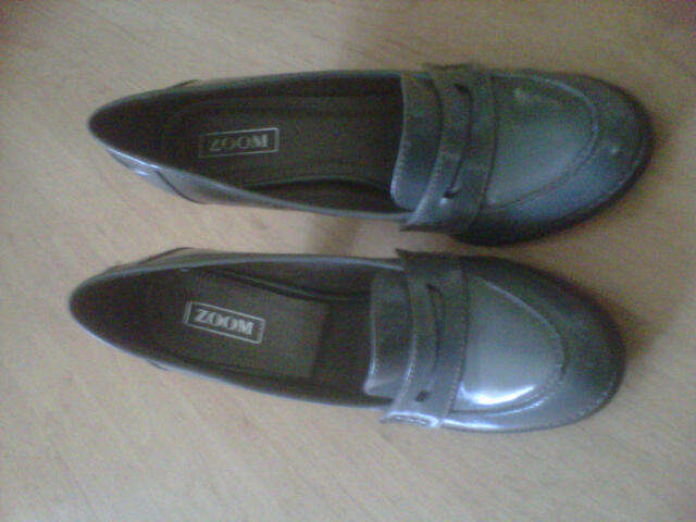 Grey size 8 shoes (second hand)