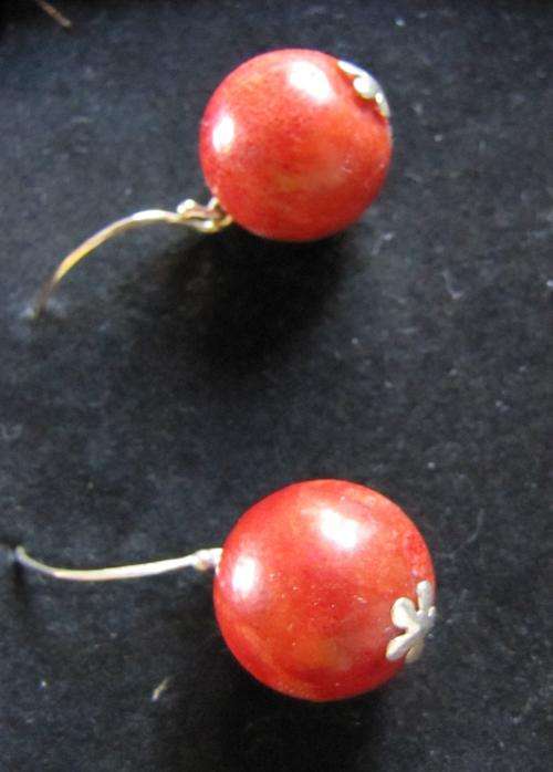 Sponge coral ball earrings