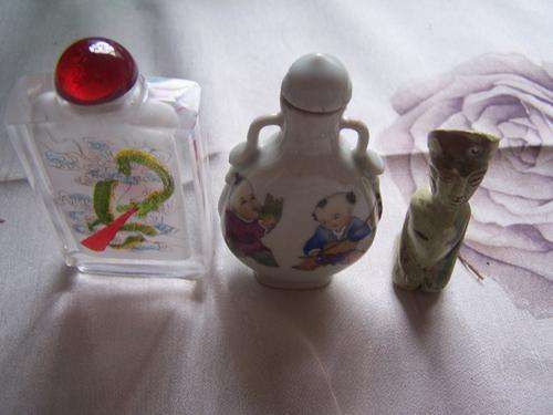 Two chinese snuff bottles and Jade minature statue