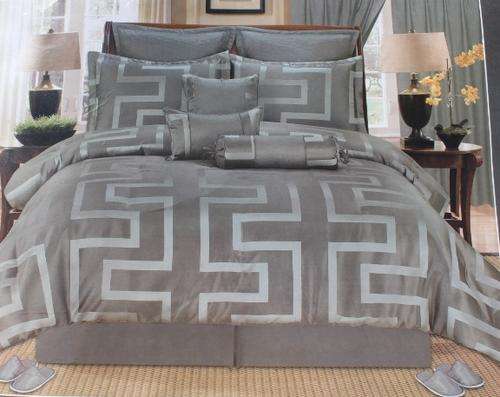 17 Piece Queen size Comforter Set.