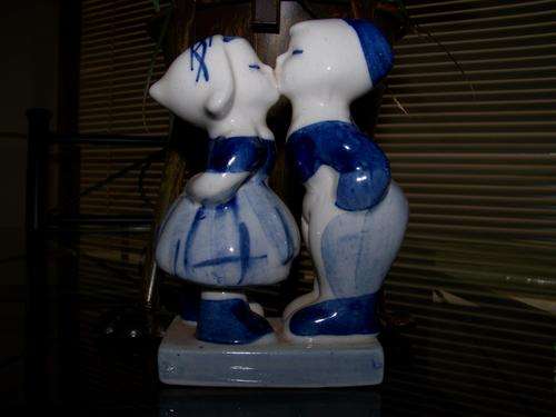 BLUE KISSING DELFT