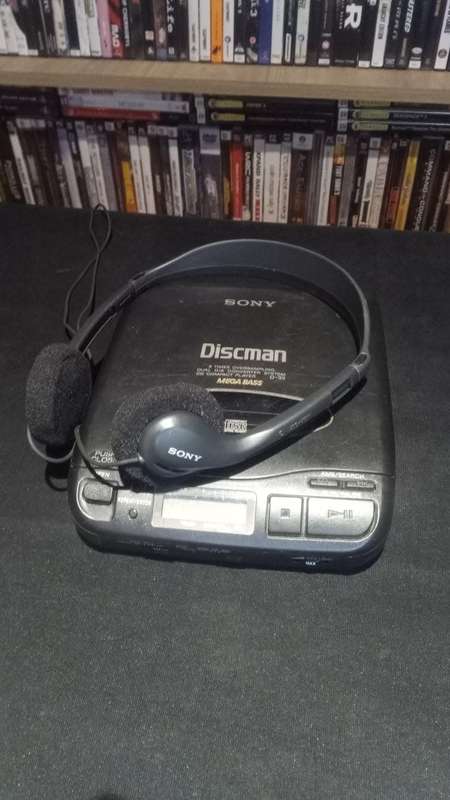 Sony Discman D-33 + headphones