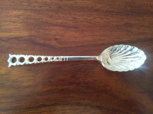 Sterling Silver Scallop Shell Filigree Teaspoon. 1902 Harry Atkin Sheffield. 16 g.