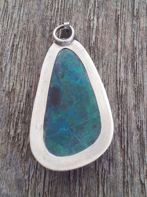 Sterling silver thick bezel and dark green malachite pendant.