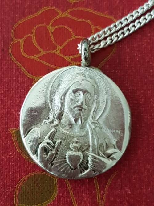 Jesus Sacred Heart Pendant Solid Sterling Silver WITH Sterling Chain. 7 grammes.