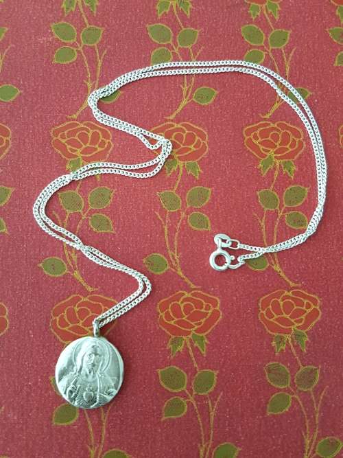 Jesus Sacred Heart Pendant Solid Sterling Silver WITH Sterling Chain. 7 grammes.