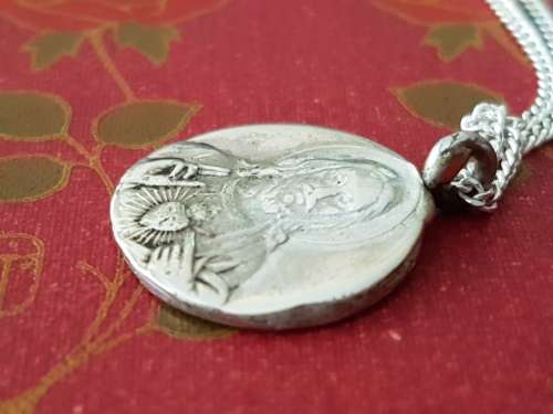 Jesus Sacred Heart Pendant Solid Sterling Silver WITH Sterling Chain. 7 grammes.