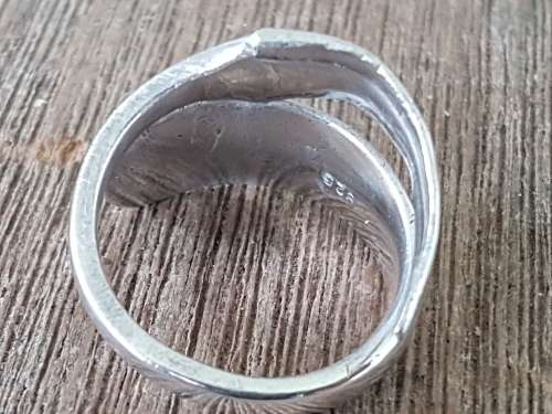 Golf ring. Two gold golf sticks on a sterling silver ring. Interesting design. 12.2 grammes