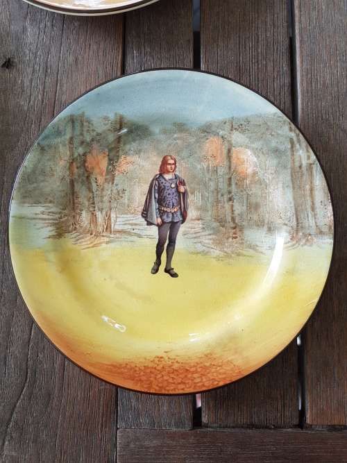 Royal Doulton Hamlet  Plate . 16 cm in diameter. Excellent condition.