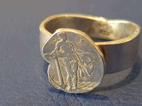 Solid Silver Shilling Angel Ring 1941 Cape of Good Hope. 8.6 grams solid silver. Size U ( men`s )