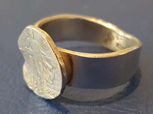 Solid Silver Shilling Angel Ring 1941 Cape of Good Hope. 8.6 grams solid silver. Size U ( men`s )