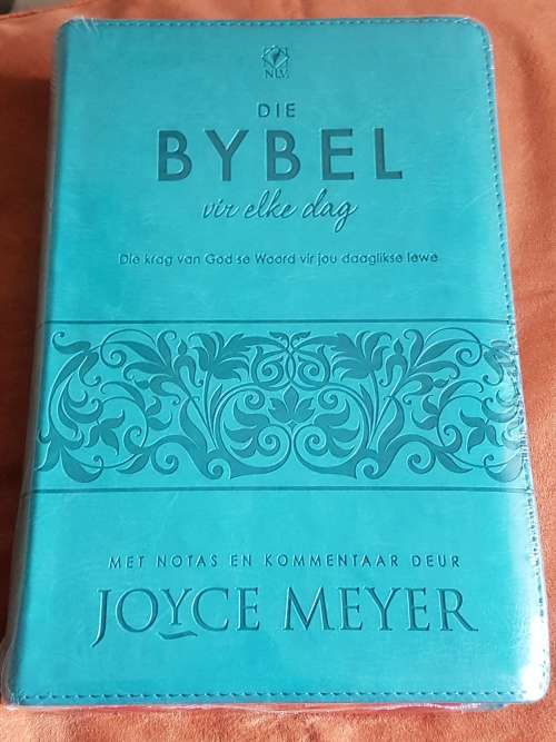 Die Bybel vir elke dag (Nuwe Lewende Vertaling). SEEGROEN ITALIAANSE LEER sagteband met duimdrukke.